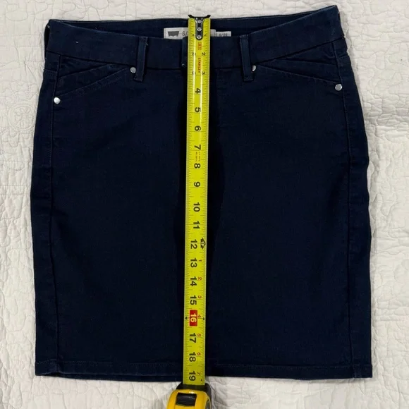 Levi's / Women’s/ Dark Blue Pencil Skirt , size 6/28, stretch. - Picture 4 of 10